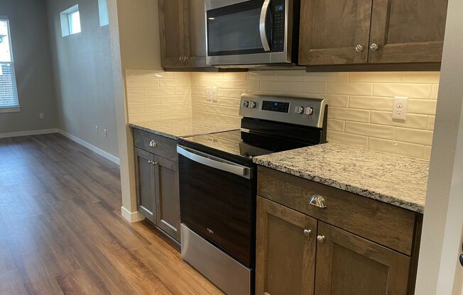 GORGEOUS 3 BED/2 BATH OPEN CONCEPT HOME IN RIDGEFIELD!!!