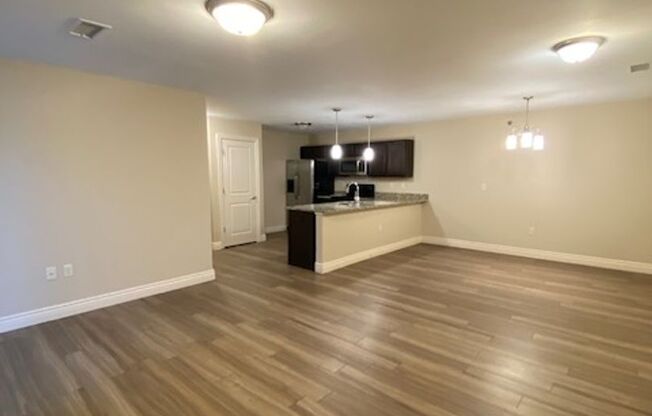 4 beds, 2 baths, 1,005 sqft, $1,450, Unit C303