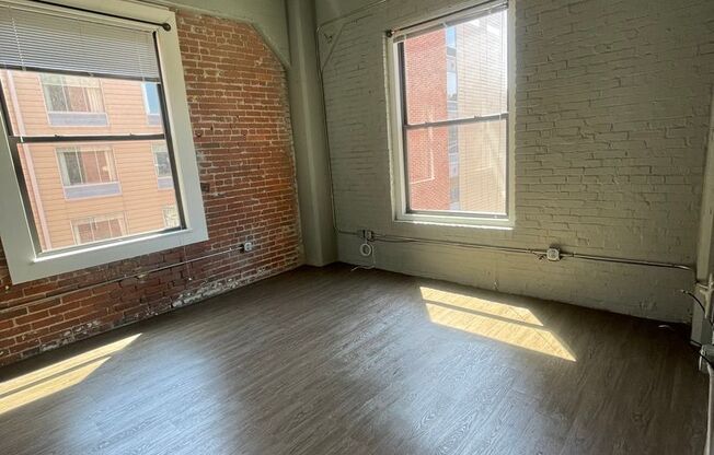 Studio, 1 bath, 625 sqft, $1,350, Unit 403
