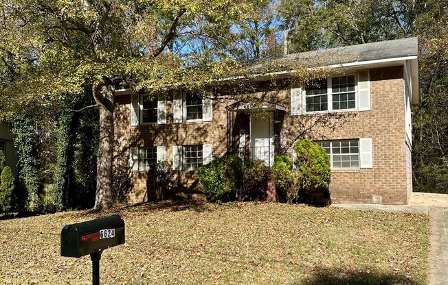 Charming Split-Level Single-Family Home – 5 Bed | 2 Bath