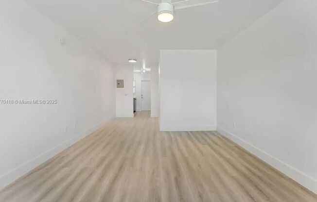 Studio, 1 bath, 400 sqft, $1,900, Unit Unit 03