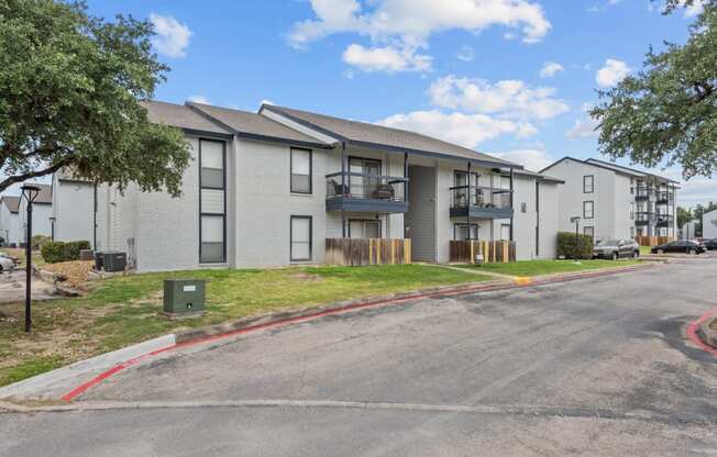 exterior view at the whispering winds apartments in pearland, tx