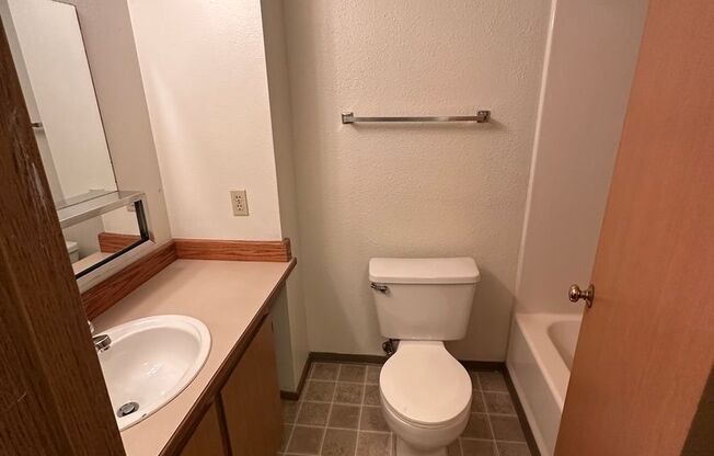 2 beds, 1.5 baths, 950 sqft, $1,600, Unit A103