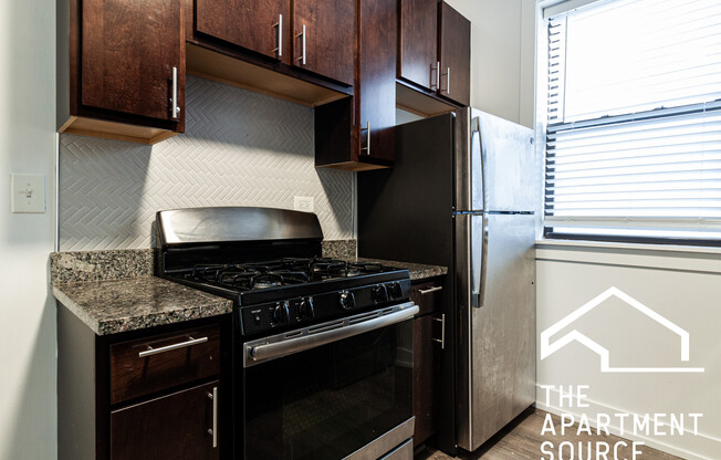 821 W Waveland Ave