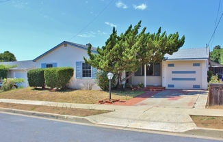 Charming 3B/1BA House w/ Washer/Dryer & Yard in Clairemont!