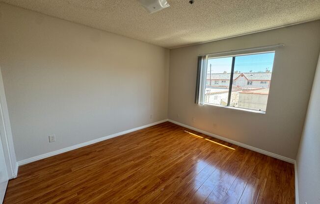 2 beds, 1 bath, $2,295