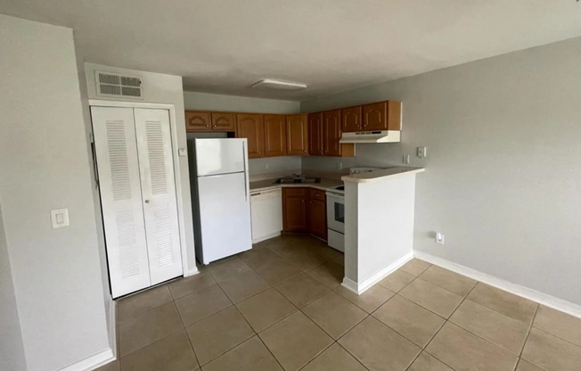 4724 WALDEN CIR