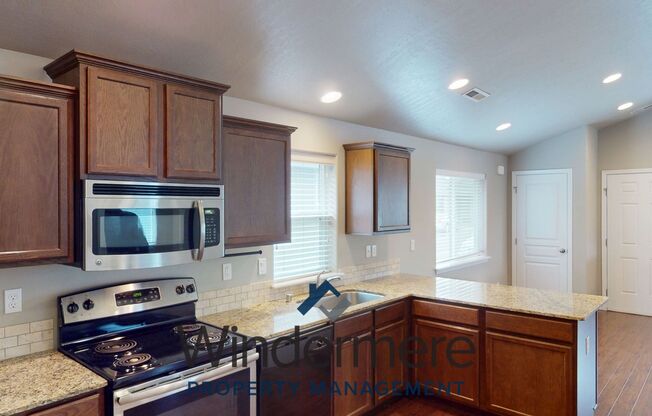 3 beds, 2 baths, 1,064 sqft, $1,695, Unit chin215-1