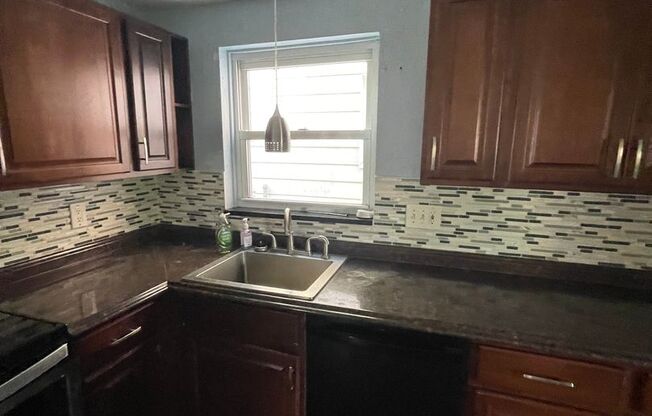 2 bed 1.5 bath home in Pittsburgh Pa!