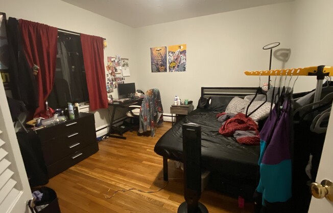 2 beds, 1 bath, $2,920, Unit 7