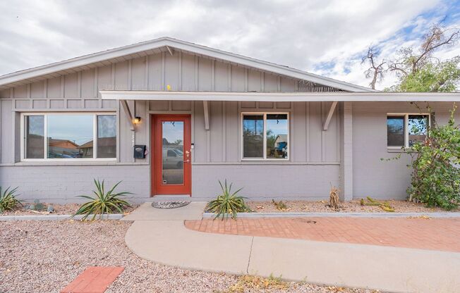 Charming Contemporary 3-Bed, 2-Bath Home in Tempe