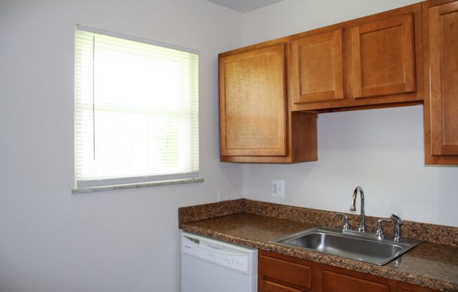 Spacious 1 bedroom apartments!
