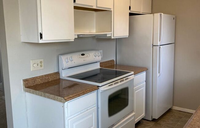 3 bed, 1 bath townhome - Move in Incentive!!!