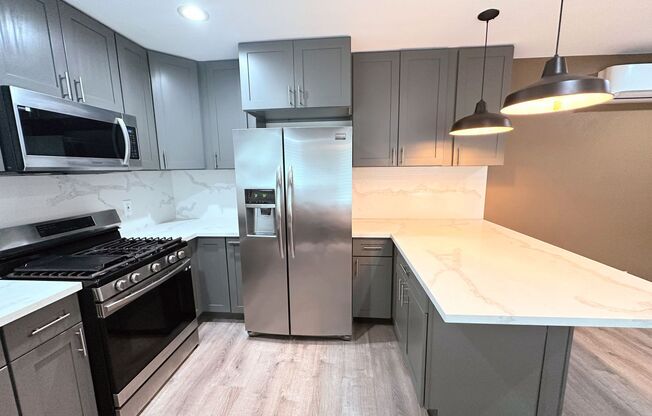 Completely Renovated 2 Bed + 2 Bath House w/Parking! Close to USC, Freeways, and DTLA