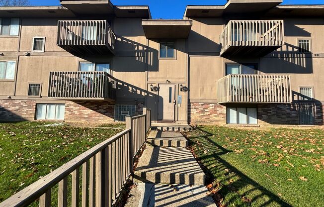 2 Bedroom Condo in Hunting Ridge!