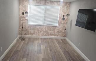 1 bed, 1 bath, 700 sqft, $1,300