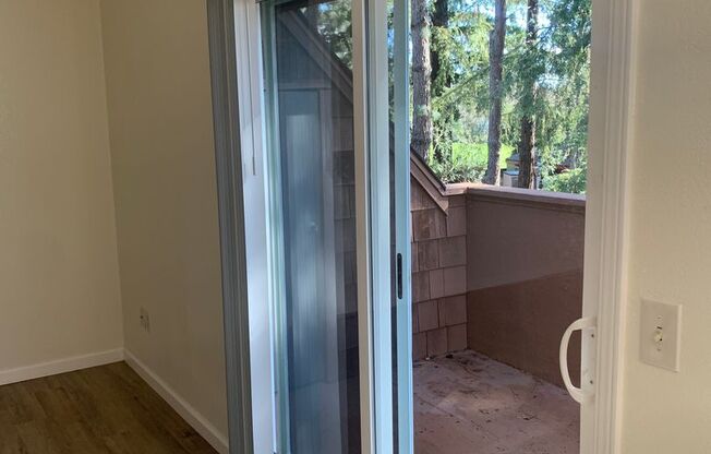2 beds, 2 baths, 950 sqft, $2,450, Unit 10