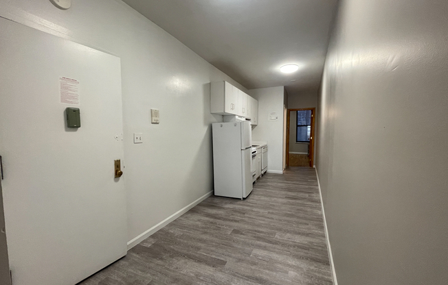 3 beds, 1 bath, $4,175, Unit 2