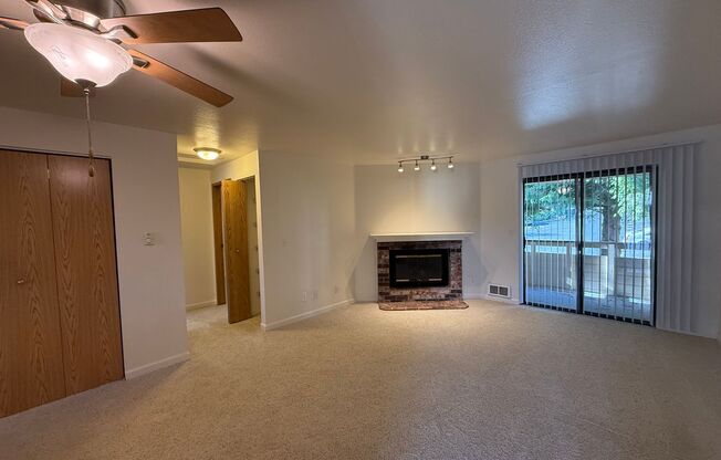 2 beds, 1 bath, 830 sqft, $1,950, Unit F303