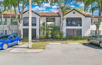 NOW AVAILABLE - 1 Bed 1 Bath Apartment in Naples!