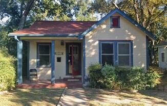 Charming 2/1 House in Hyde Park- Available for August!