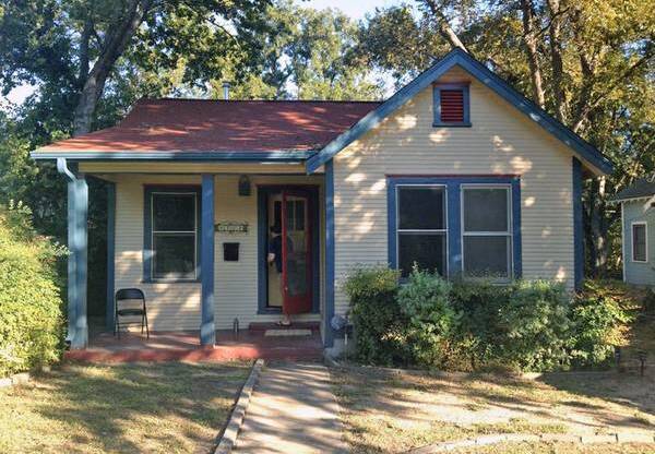 Charming 2/1 House in Hyde Park- Available for August!