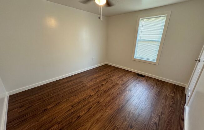 3 beds, 1 bath, $1,200, Unit Apt A