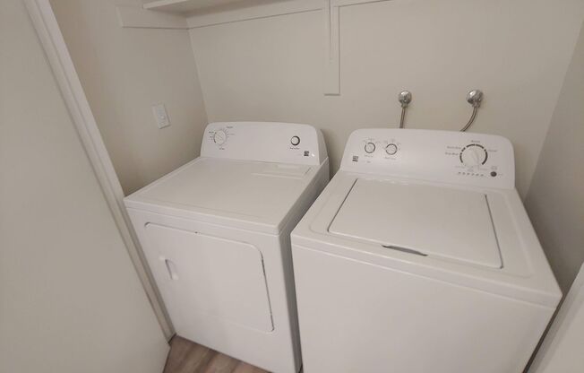 3 beds, 2 baths, 1,211 sqft, $2,005, Unit 1690-107