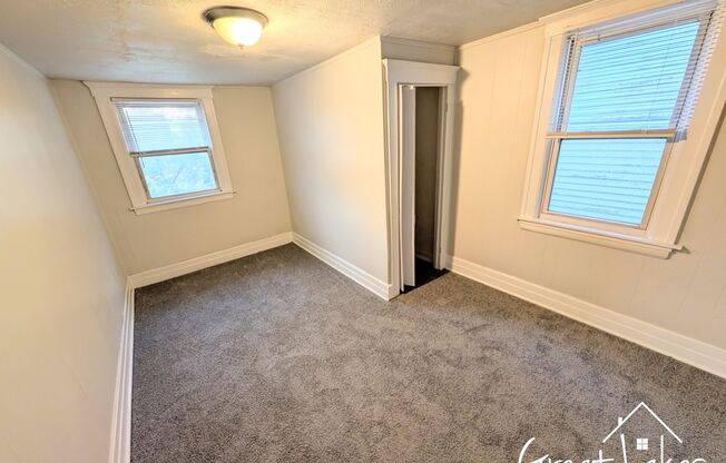 3 beds, 1 bath, $1,300