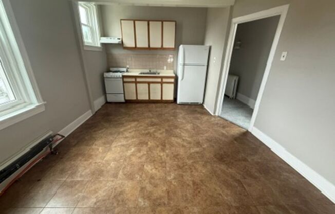 2 beds, 1 bath, 1,200 sqft, $1,400, Unit 2nd Fl