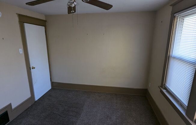 3 beds, 1 bath, 1,185 sqft, $1,000, Unit 677 Cemetery Street