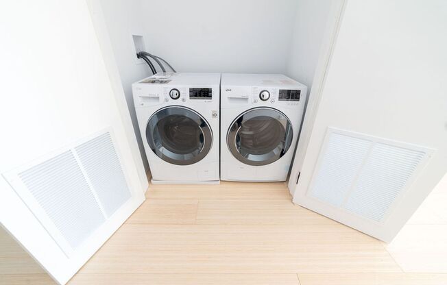 2 beds, 2 baths, $2,378, Unit 203