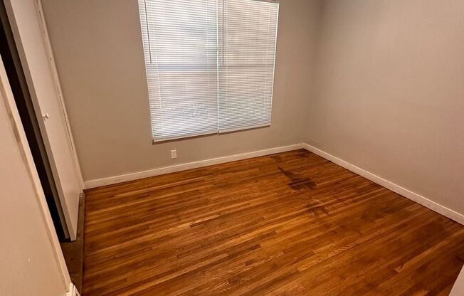 3 beds, 1 bath, $1,250