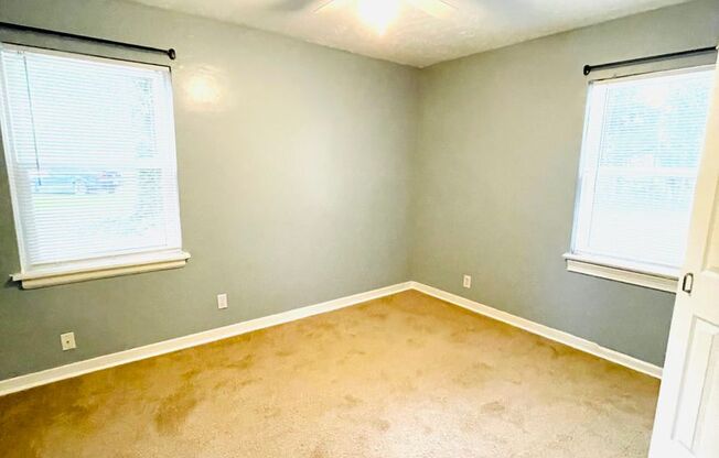 3 beds, 1 bath, $995