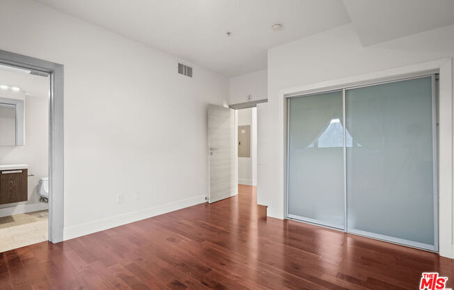 3 beds, 3.5 baths, 2,130 sqft, $4,950, Unit 101