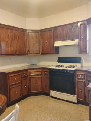 2 beds, 1 bath, $2,400