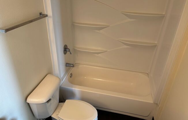 Studio, 1 bath, 533 sqft, $1,275, Unit Unit 124