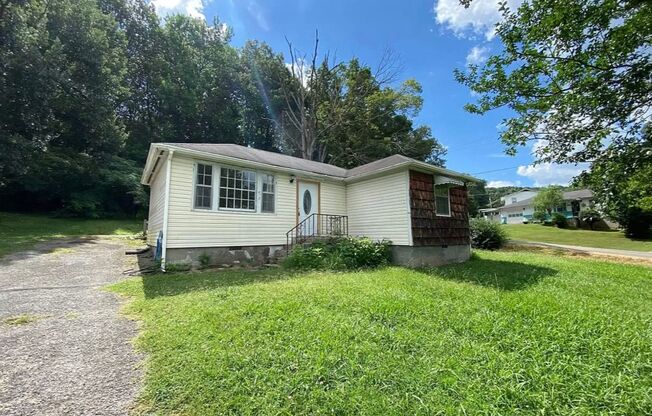 Quaint Home in Rossville GA