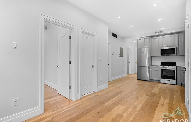 221 E 10 ST