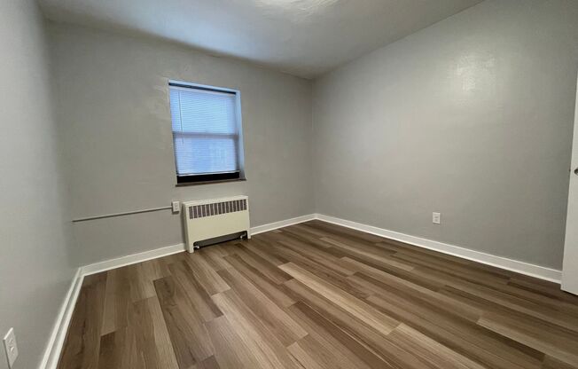 1 bed, 1 bath, 420 sqft, $1,549, Unit 5326 Fifth Ave. #21