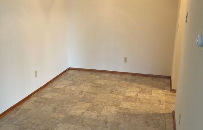 2 beds, 1 bath, 875 sqft, $1,144, Unit 7972 - 201