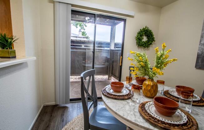 2 beds, 2 baths, 987 sqft, $969