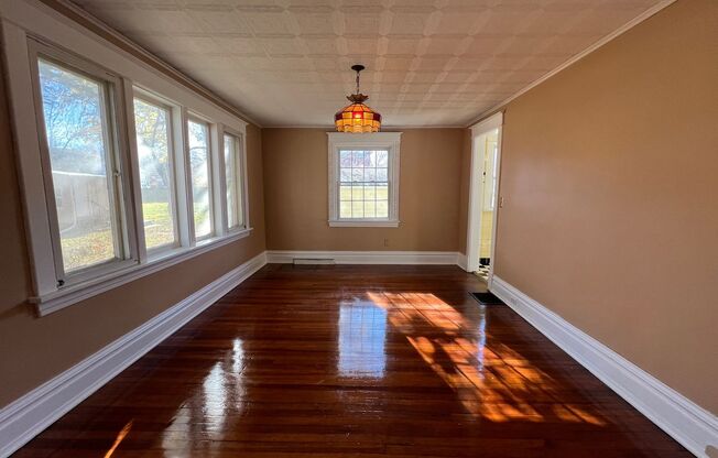 Charming 3-Bedroom Near IWU