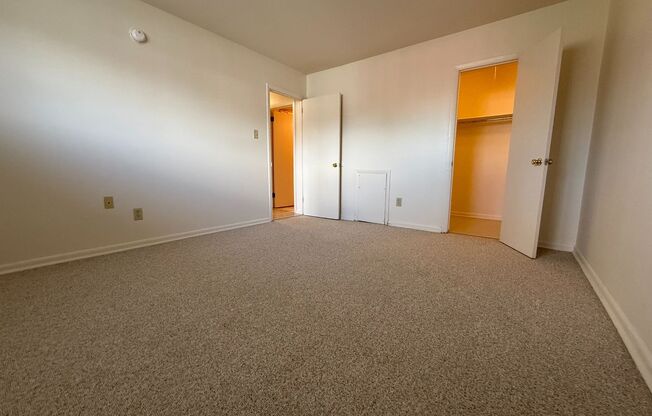 2 beds, 1 bath, 874 sqft, $1,445, Unit Q-14