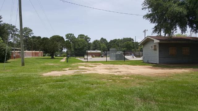 2 beds, 1 bath, 800 sqft, $1,025, Unit Unit A - 220 W Verbena Ave, Foley *key 16*