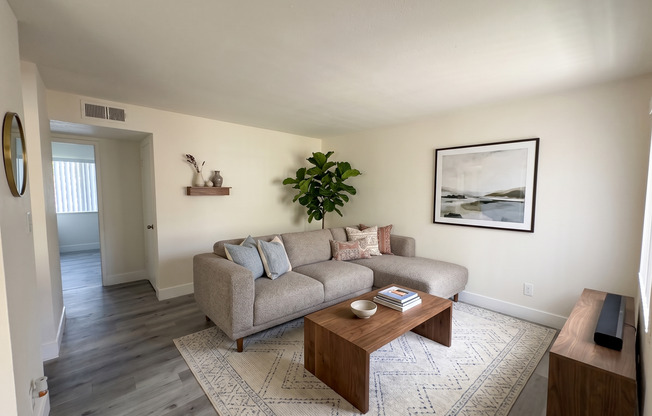 2 beds, 1 bath, 900 sqft, $1,650, Unit 224