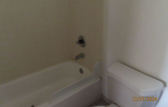 2 beds, 2 baths, $1,095, Unit # 129