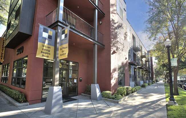 Exterior of Building l Fremont Mews Apartments in Sacramento CA