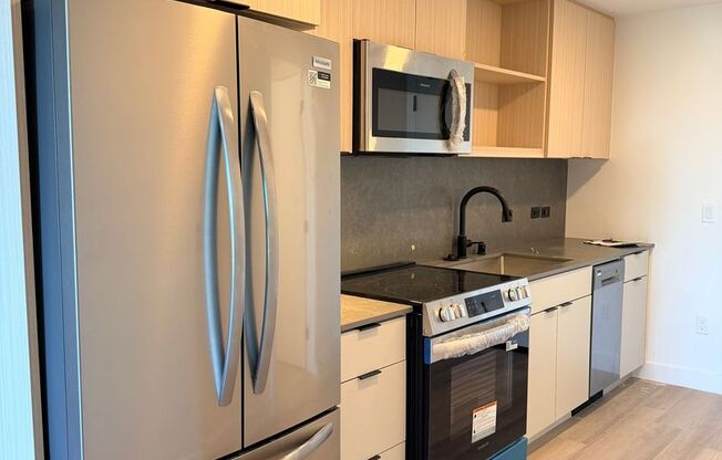 Studio, 1 bath, 440 sqft, $2,050, Unit 606