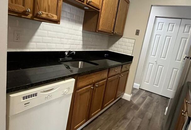 1 bed, 1 bath, 660 sqft, $1,750, Unit 2-112